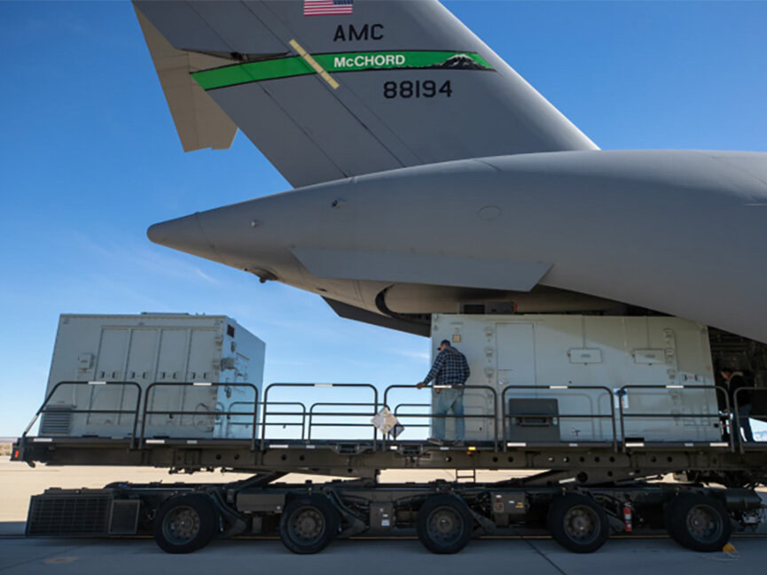 Loading an aircraft